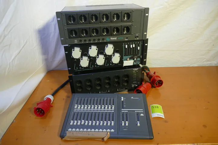 Konvolut Dimmerpacks und Lichtpult